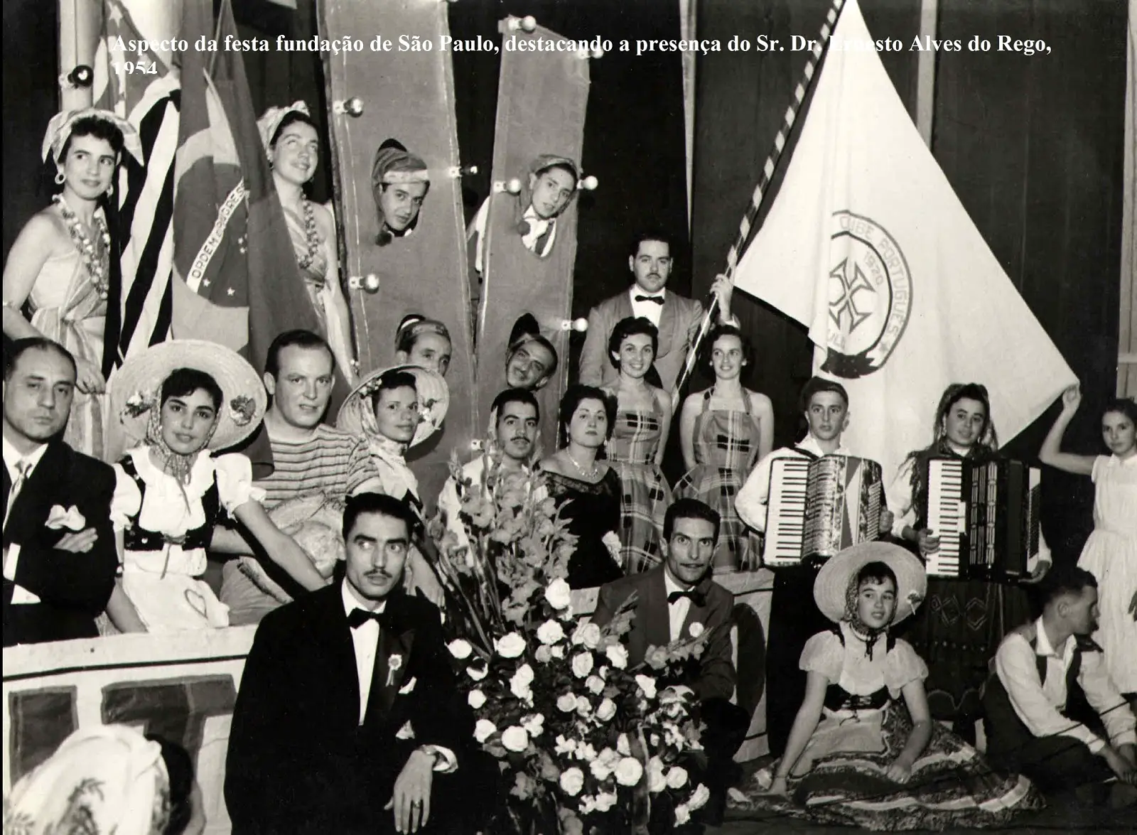 Grupo Folclórico do Clube durante os festejos do IV Centenário de São Paulo