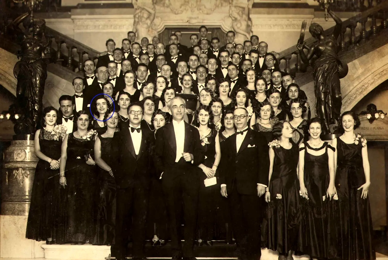Orfeão do Clube em apresentação no Theatro Municipal de São Paulo em 1932