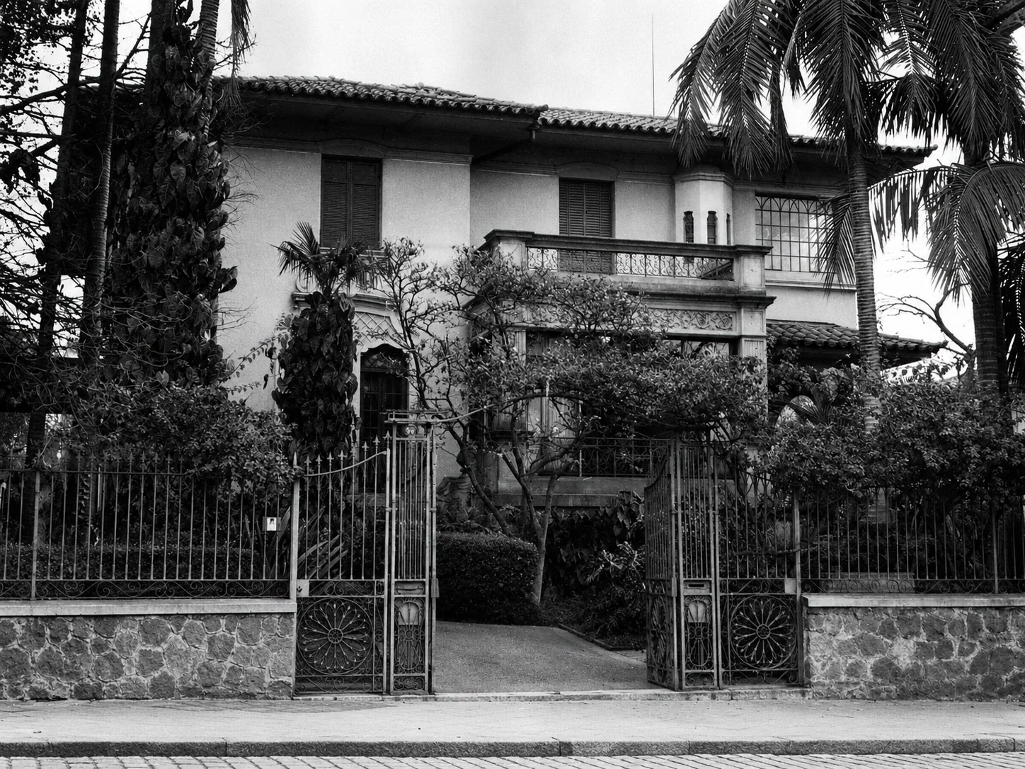 Terceira sede do Clube Português, na Rua Turiassú, 99