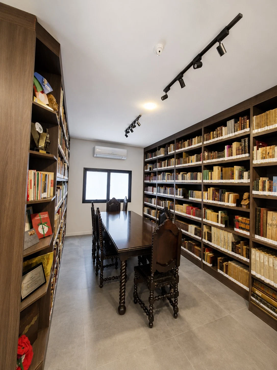 Biblioteca João Alves das Neves na sede atual